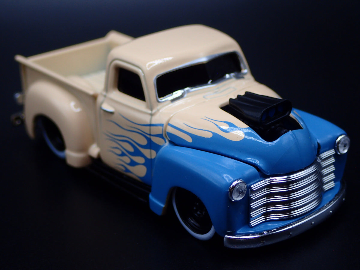 1947-1953 CHEVY CHEVROLET 3100 PICKUP TRUCK 1:64 SCALE DIORAMA DIECAST MODEL CAR