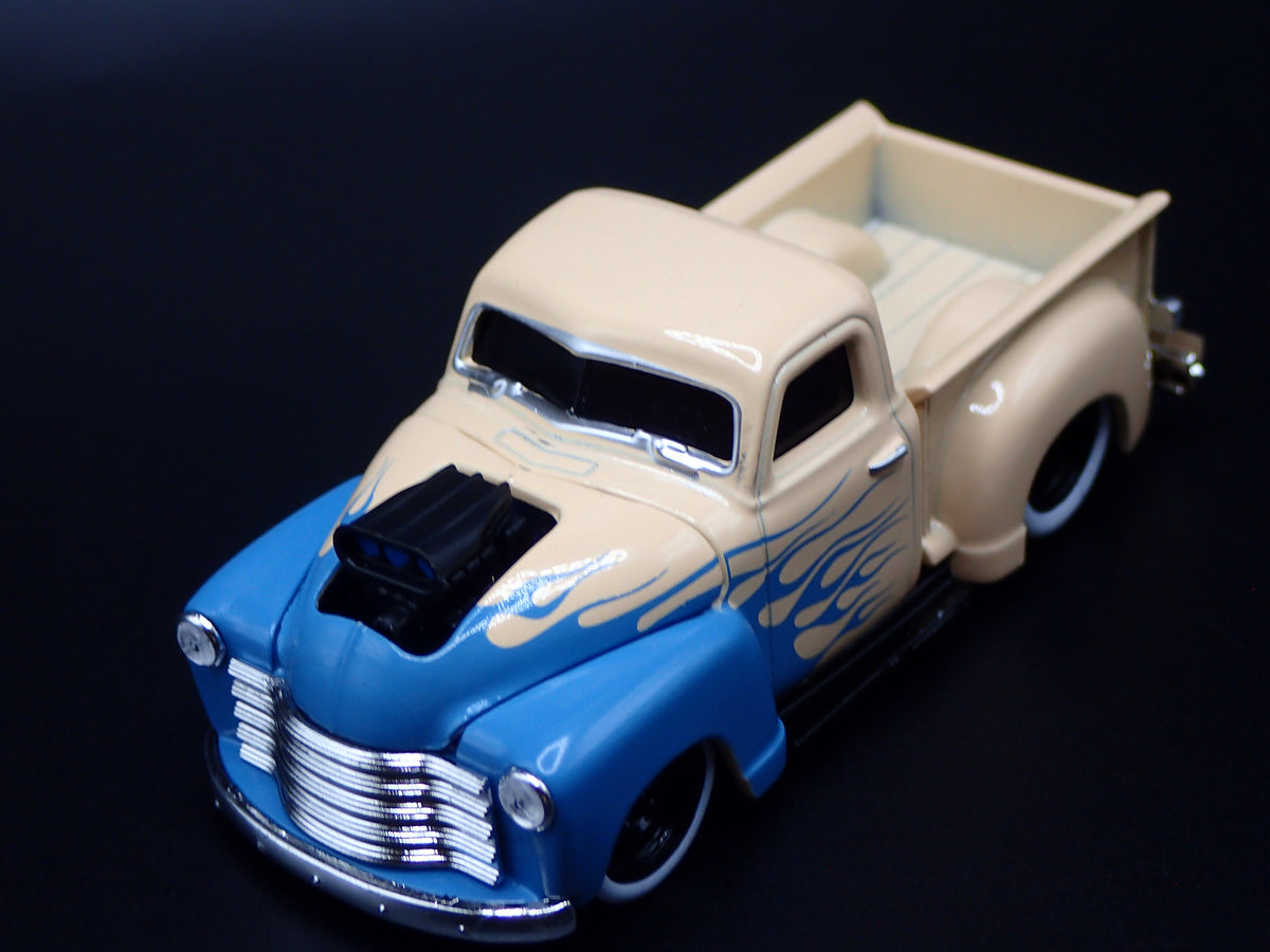 1947-1953 CHEVY CHEVROLET 3100 PICKUP TRUCK 1:64 SCALE DIORAMA DIECAST MODEL CAR