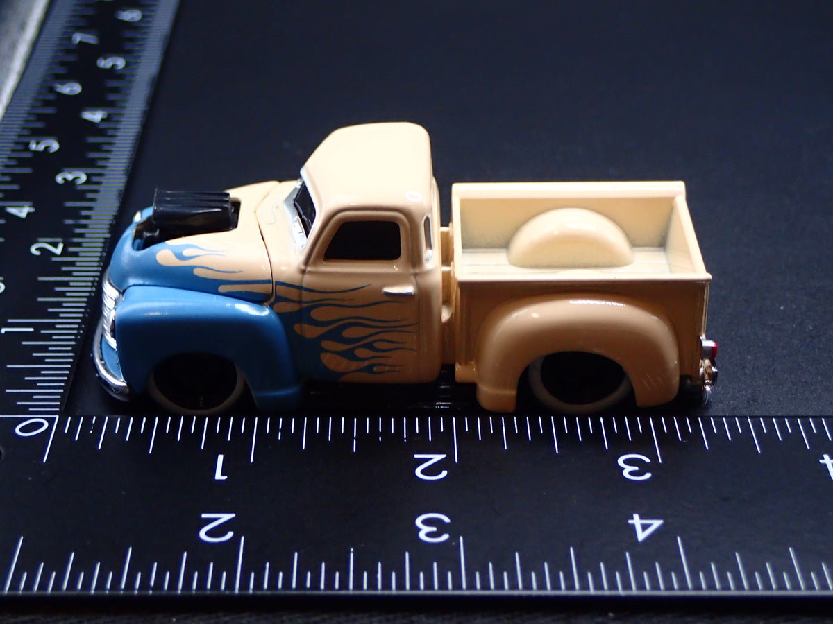 1947-1953 CHEVY CHEVROLET 3100 PICKUP TRUCK 1:64 SCALE DIORAMA DIECAST MODEL CAR