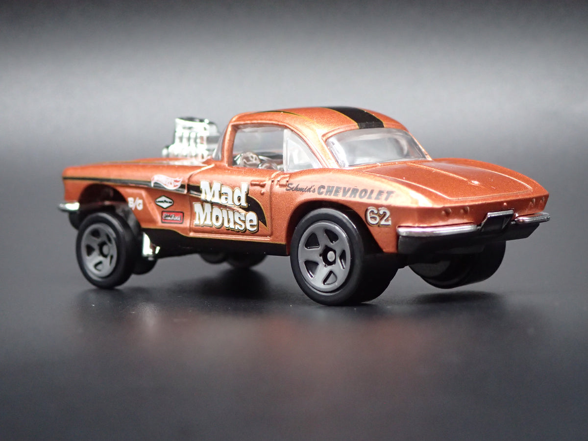 1962 62 CHEVY CHEVROLET CORVETTE GASSER MAD MOUSE NHRA 1:64 SCALE DIECAST MODEL CAR