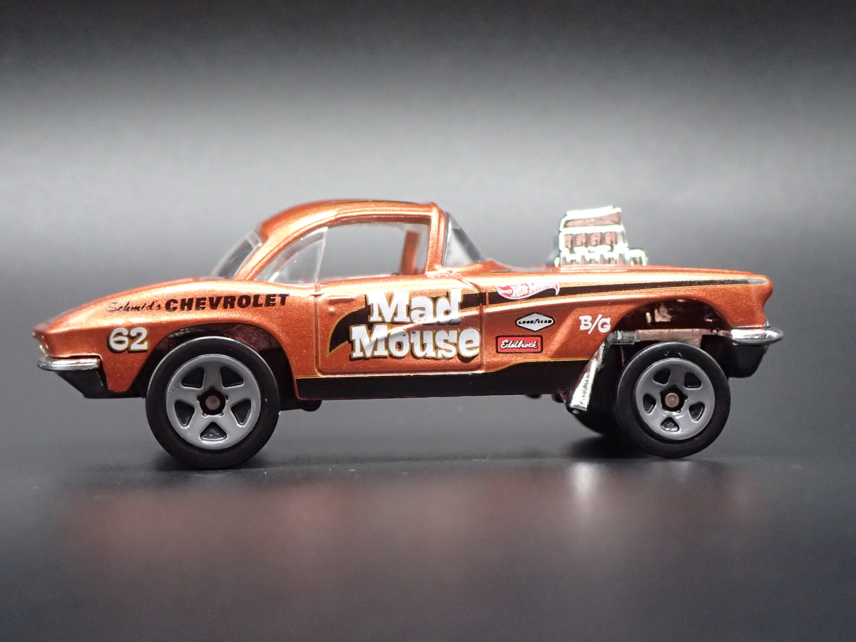 1962 62 CHEVY CHEVROLET CORVETTE GASSER MAD MOUSE NHRA 1:64 SCALE DIECAST MODEL CAR