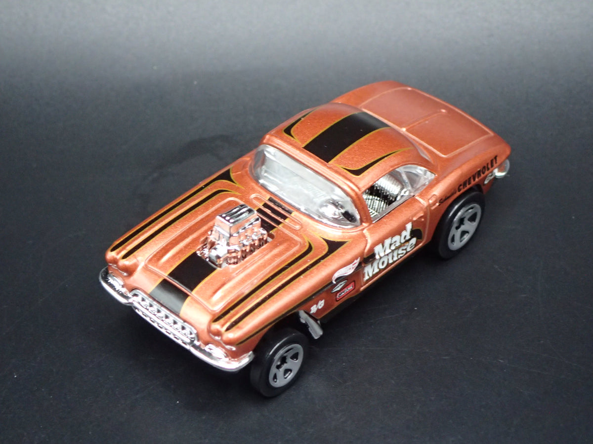1962 62 CHEVY CHEVROLET CORVETTE GASSER MAD MOUSE NHRA 1:64 SCALE DIECAST MODEL CAR