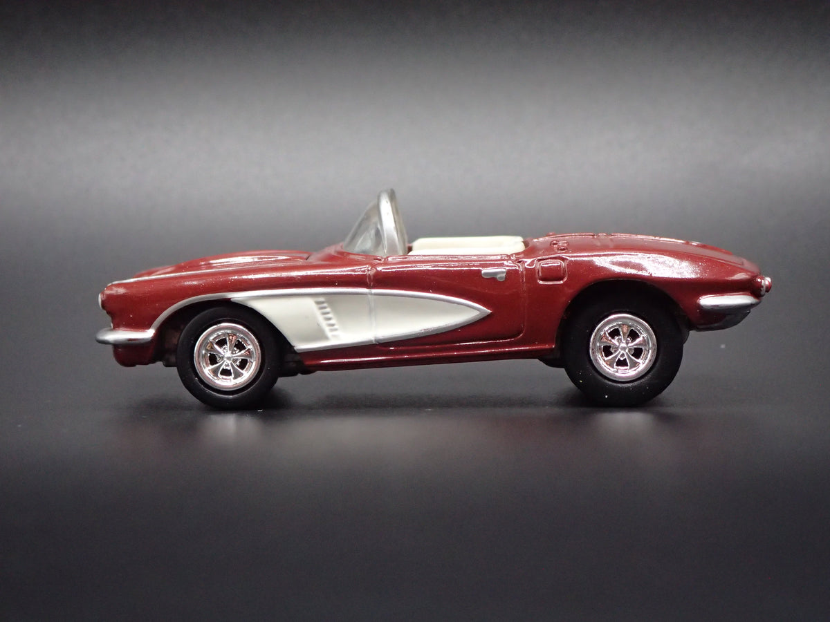 1962 62 CHEVY CHEVROLET CORVETTE CONVERTIBLE 1:64 SCALE DIECAST MODEL CAR
