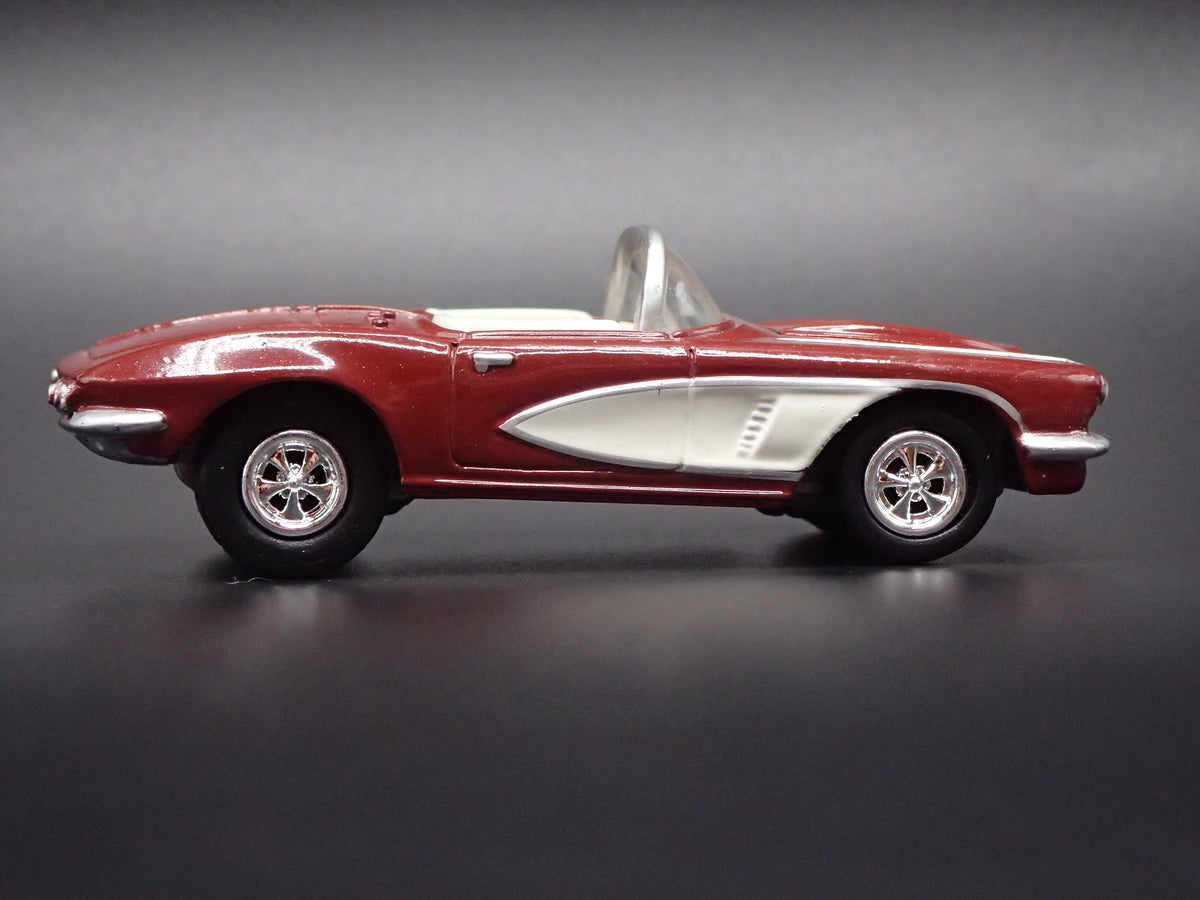 1962 62 CHEVY CHEVROLET CORVETTE CONVERTIBLE 1:64 SCALE DIECAST MODEL CAR