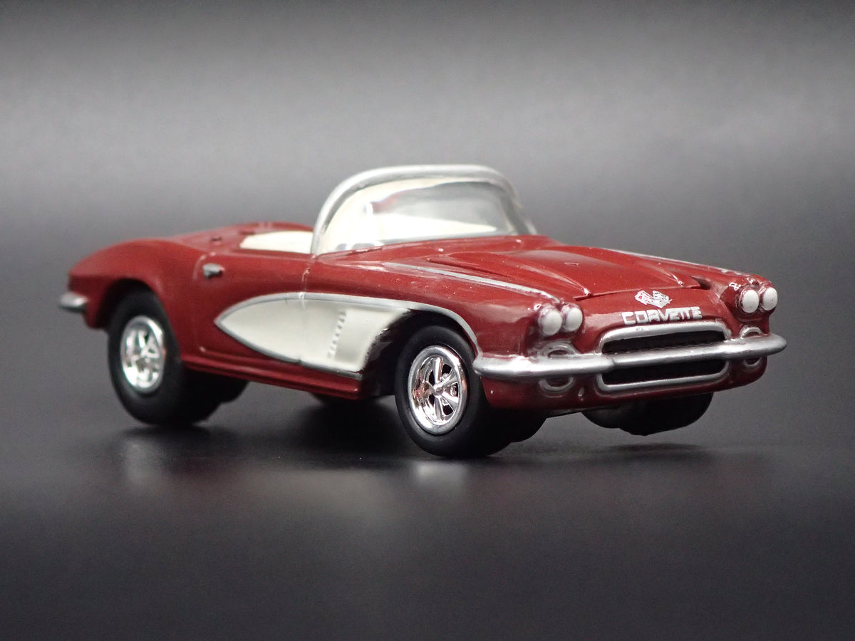 1962 62 CHEVY CHEVROLET CORVETTE CONVERTIBLE 1:64 SCALE DIECAST MODEL CAR