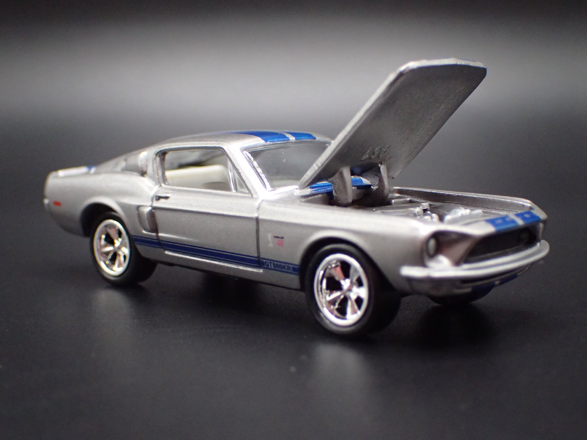 1968 68 FORD MUSTANG SHELBY GT500KR 1/64 COLLECTIBLE DIORAMA DIECAST MODEL CAR