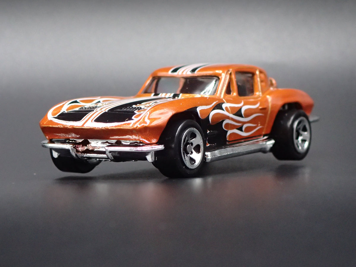 1963 63 CHEVY CHEVROLET CORVETTE SPLIT WINDOW ORANGE 1/64 SCALE DIECAST MODEL CAR