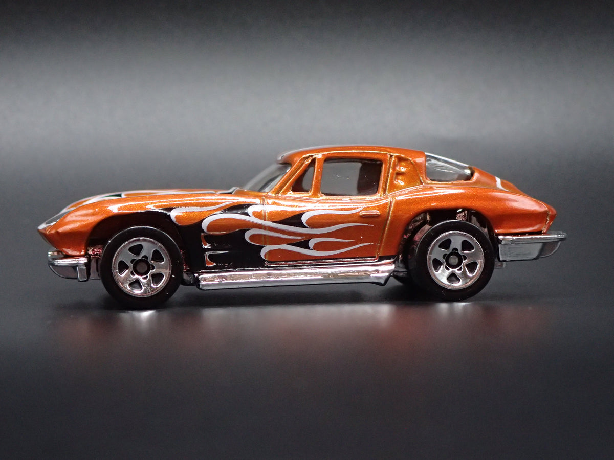 1963 63 CHEVY CHEVROLET CORVETTE SPLIT WINDOW ORANGE 1/64 SCALE DIECAST MODEL CAR