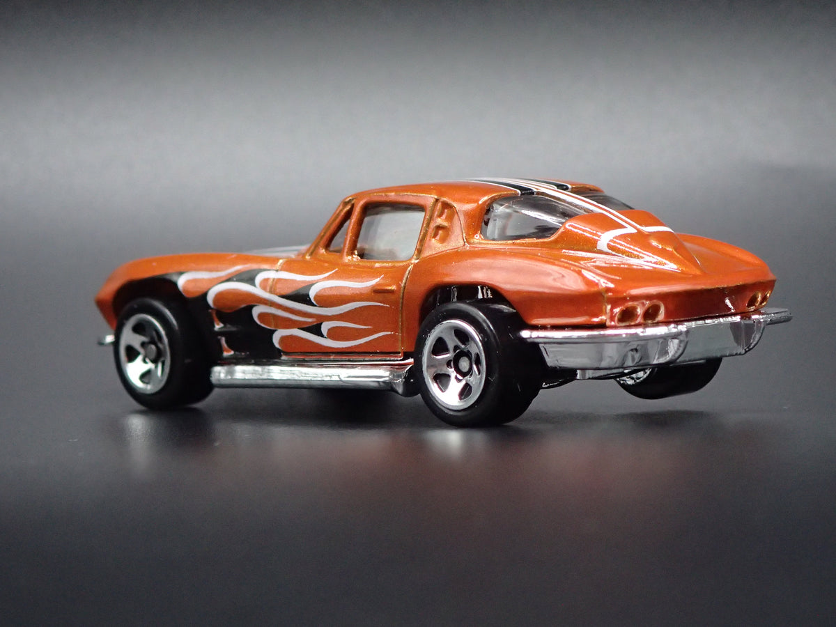 1963 63 CHEVY CHEVROLET CORVETTE SPLIT WINDOW ORANGE 1/64 SCALE DIECAST MODEL CAR