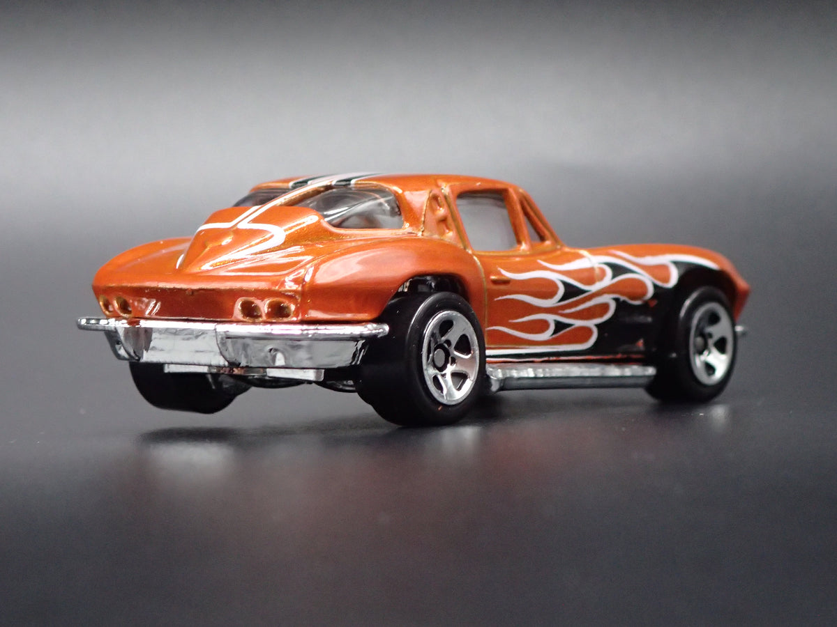 1963 63 CHEVY CHEVROLET CORVETTE SPLIT WINDOW ORANGE 1/64 SCALE DIECAST MODEL CAR