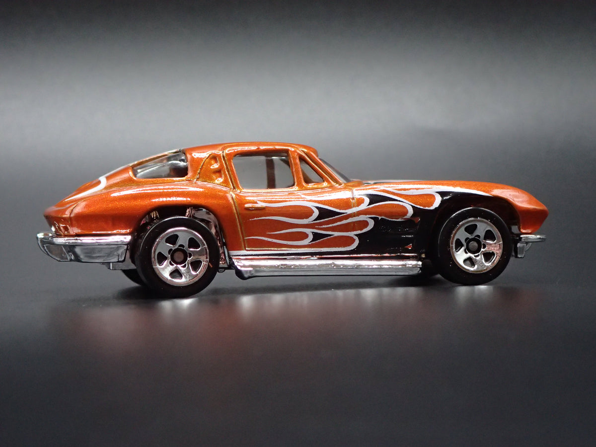 1963 63 CHEVY CHEVROLET CORVETTE SPLIT WINDOW ORANGE 1/64 SCALE DIECAST MODEL CAR