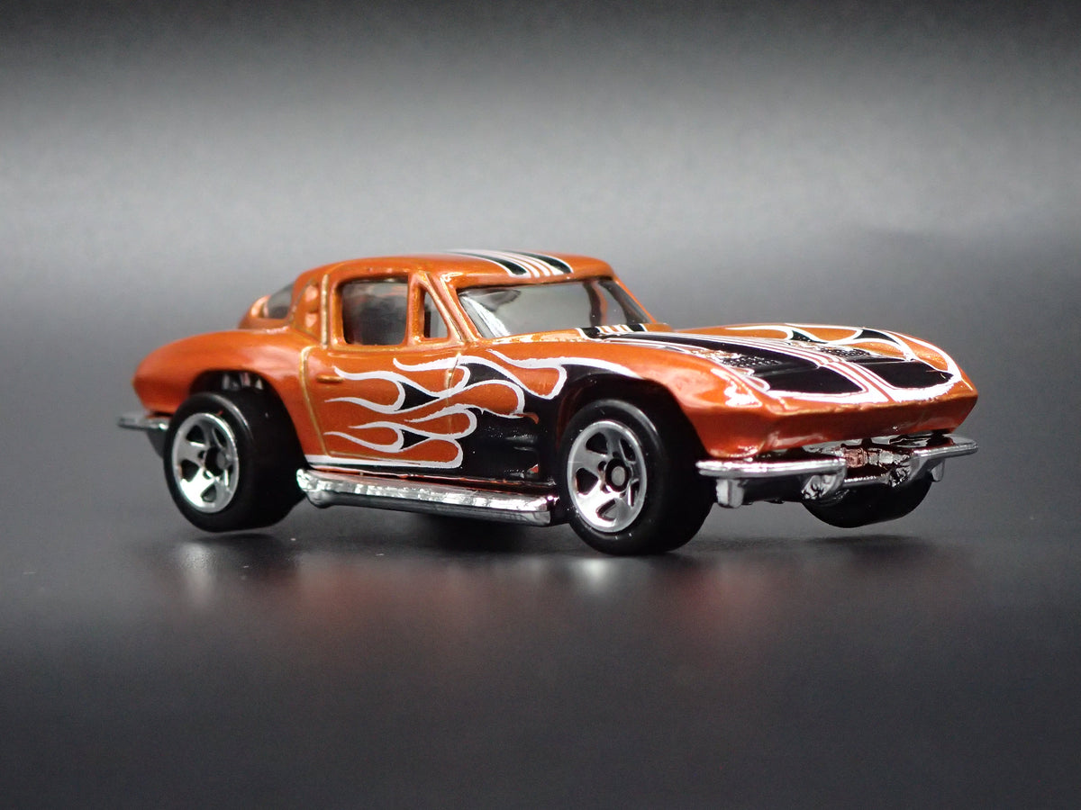 1963 63 CHEVY CHEVROLET CORVETTE SPLIT WINDOW ORANGE 1/64 SCALE DIECAST MODEL CAR