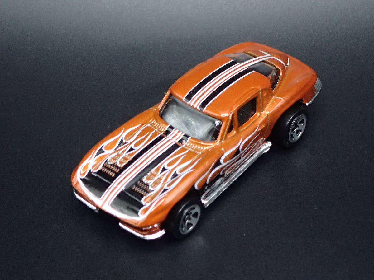 1963 63 CHEVY CHEVROLET CORVETTE SPLIT WINDOW ORANGE 1/64 SCALE DIECAST MODEL CAR