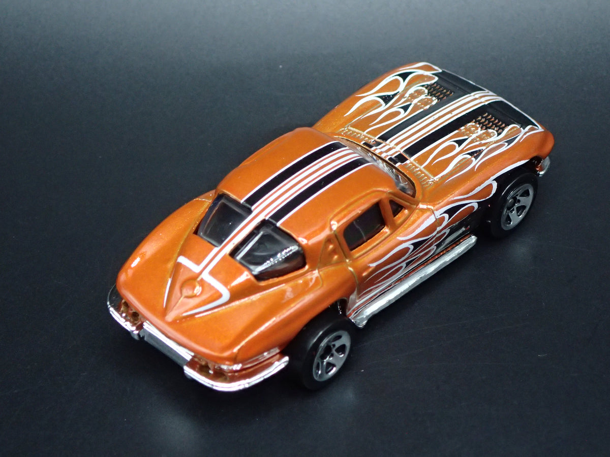 1963 63 CHEVY CHEVROLET CORVETTE SPLIT WINDOW ORANGE 1/64 SCALE DIECAST MODEL CAR