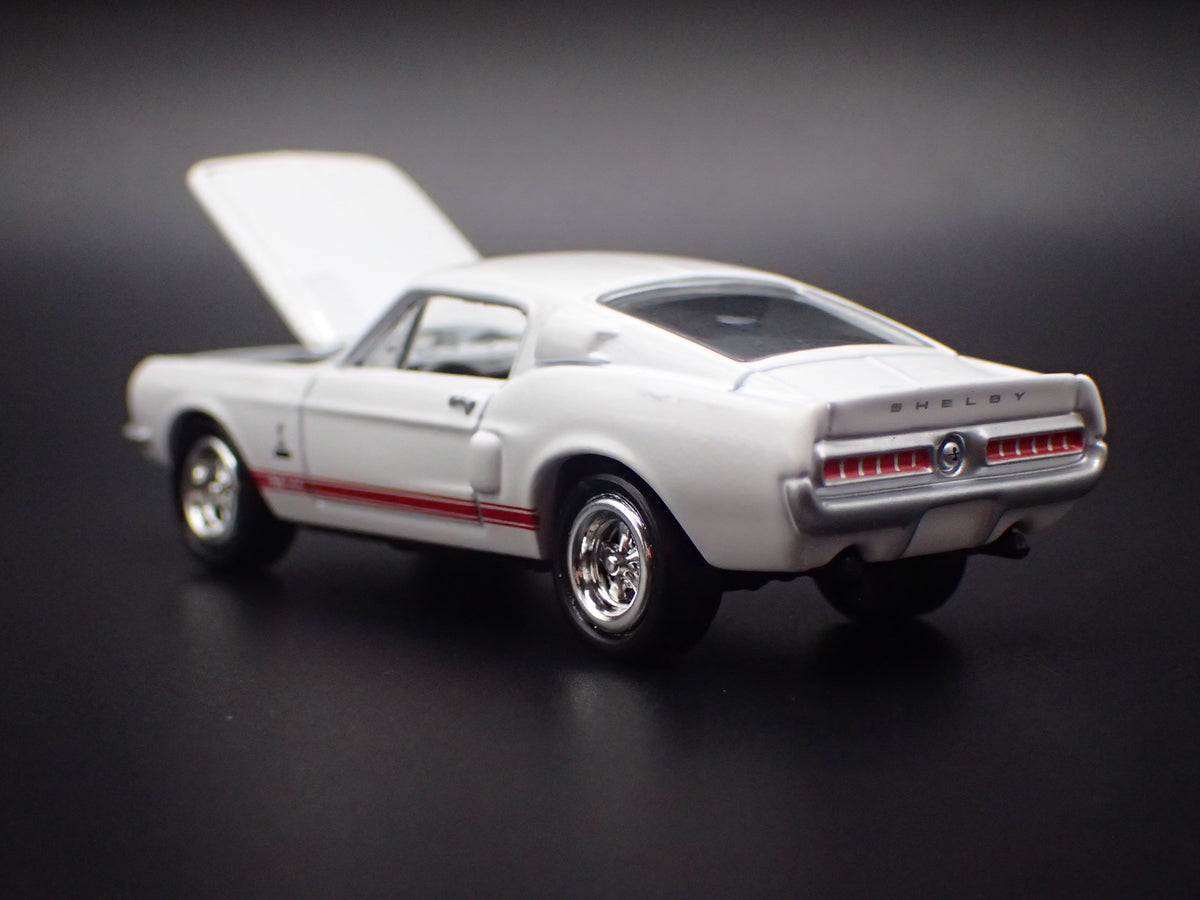 1968 68 FORD MUSTANG SHELBY GT500 1/64 COLLECTIBLE DIORAMA DIECAST MODEL CAR