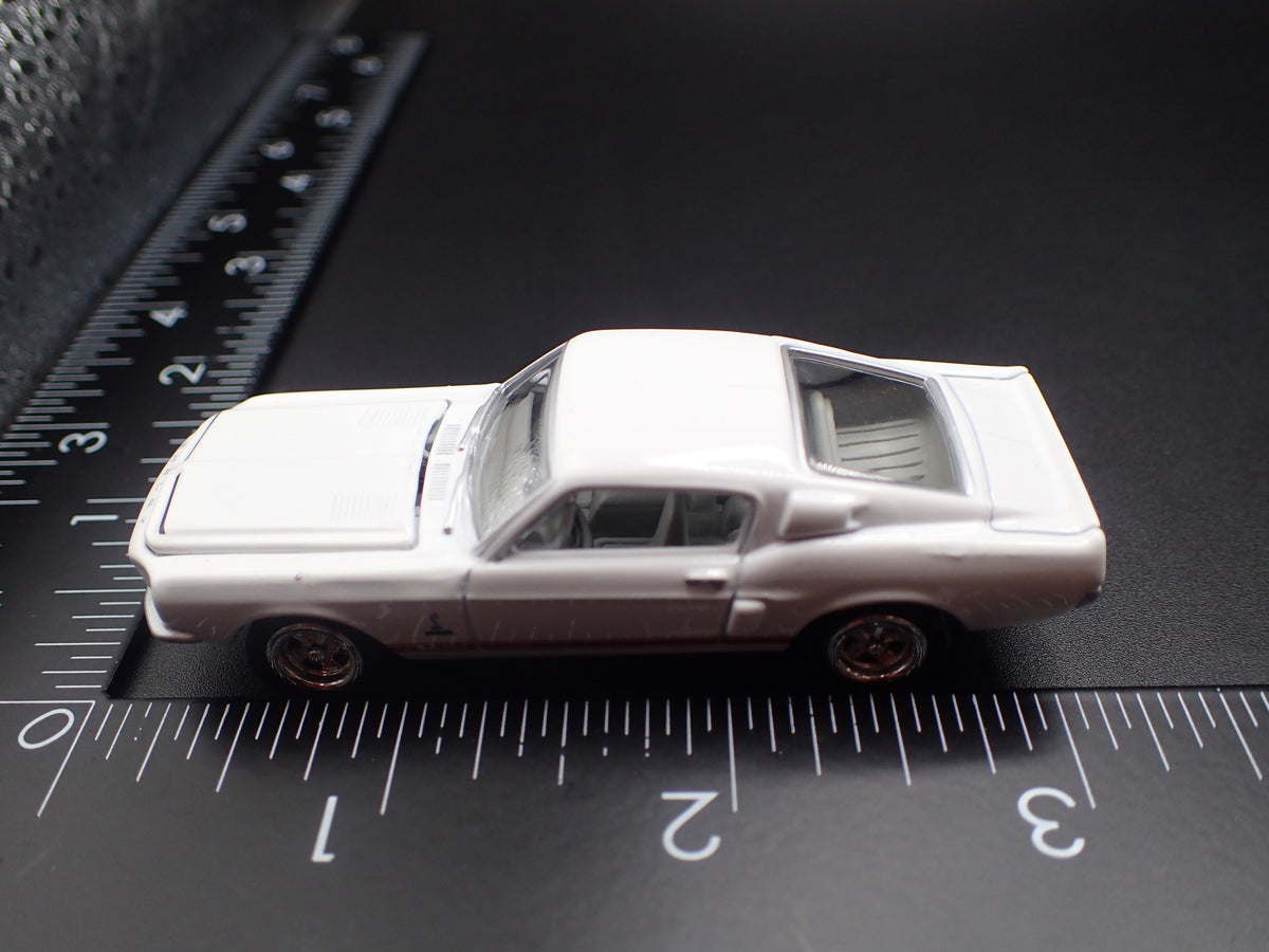 1968 68 FORD MUSTANG SHELBY GT500 1/64 COLLECTIBLE DIORAMA DIECAST MODEL CAR