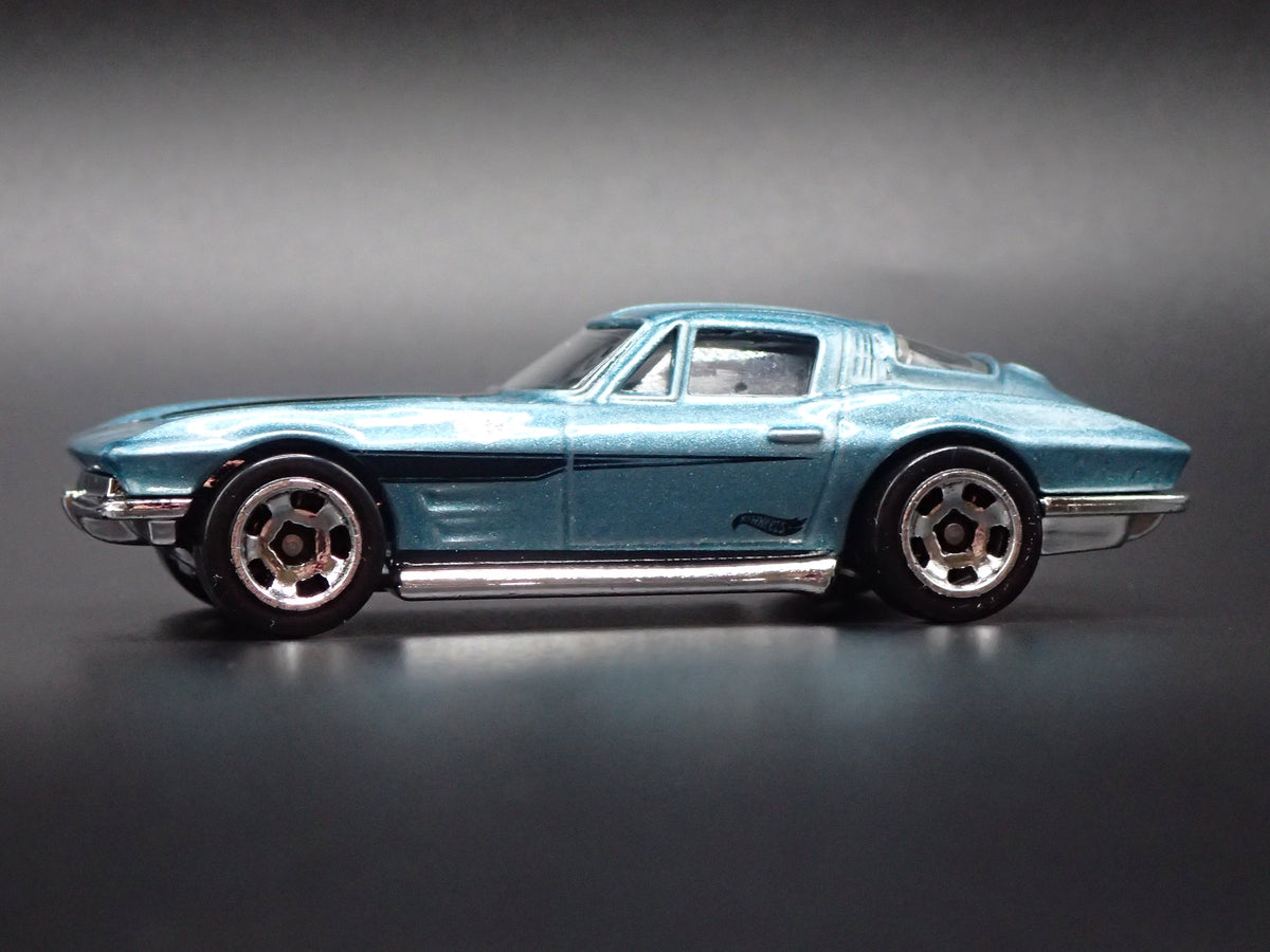 1963 63 CHEVY CHEVROLET CORVETTE SPLIT WINDOW 1/64 SCALE DIECAST MODEL CAR