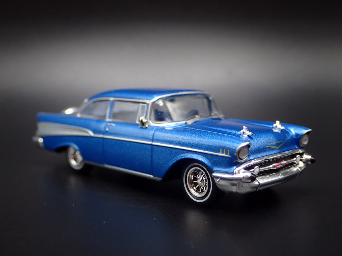 1957 57 CHEVY CHEVROLET BEL AIR SEDAN BLUE 1:64 SCALE DIORAMA DIECAST MODEL CAR