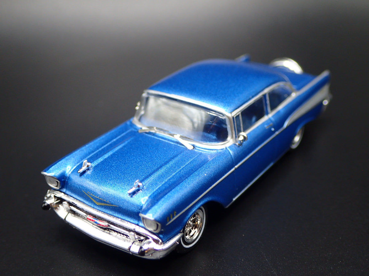 1957 57 CHEVY CHEVROLET BEL AIR SEDAN BLUE 1:64 SCALE DIORAMA DIECAST MODEL CAR