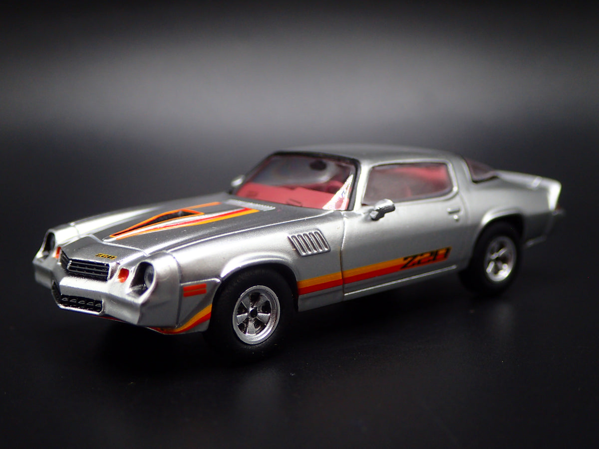 1979 79 CHEVY CHEVROLET CAMARO Z28 SILVER 1:64 SCALE DIORAMA DIECAST MODEL CAR