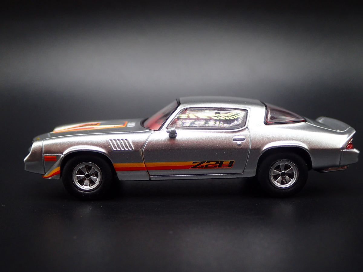 1979 79 CHEVY CHEVROLET CAMARO Z28 SILVER 1:64 SCALE DIORAMA DIECAST MODEL CAR