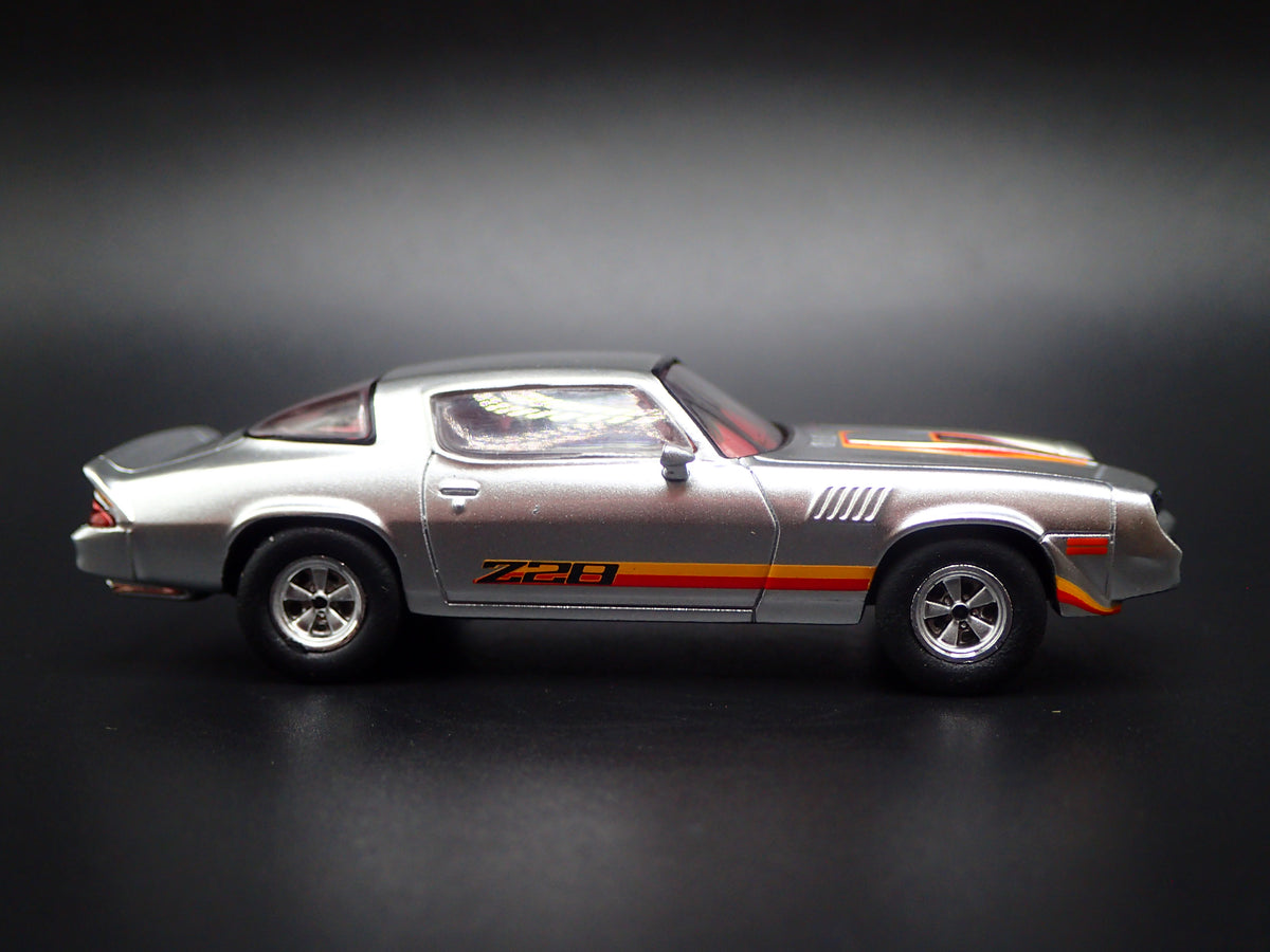 1979 79 CHEVY CHEVROLET CAMARO Z28 SILVER 1:64 SCALE DIORAMA DIECAST MODEL CAR