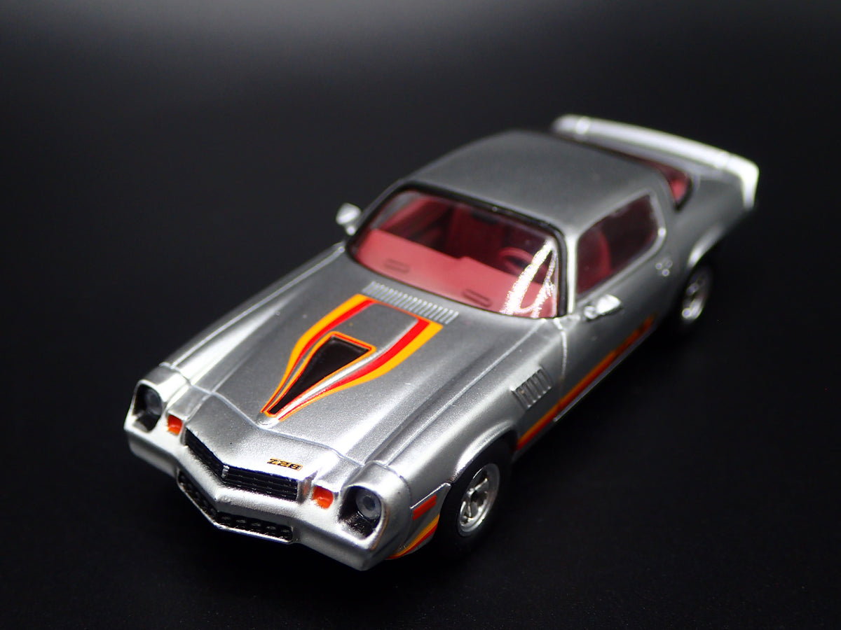 1979 79 CHEVY CHEVROLET CAMARO Z28 SILVER 1:64 SCALE DIORAMA DIECAST MODEL CAR