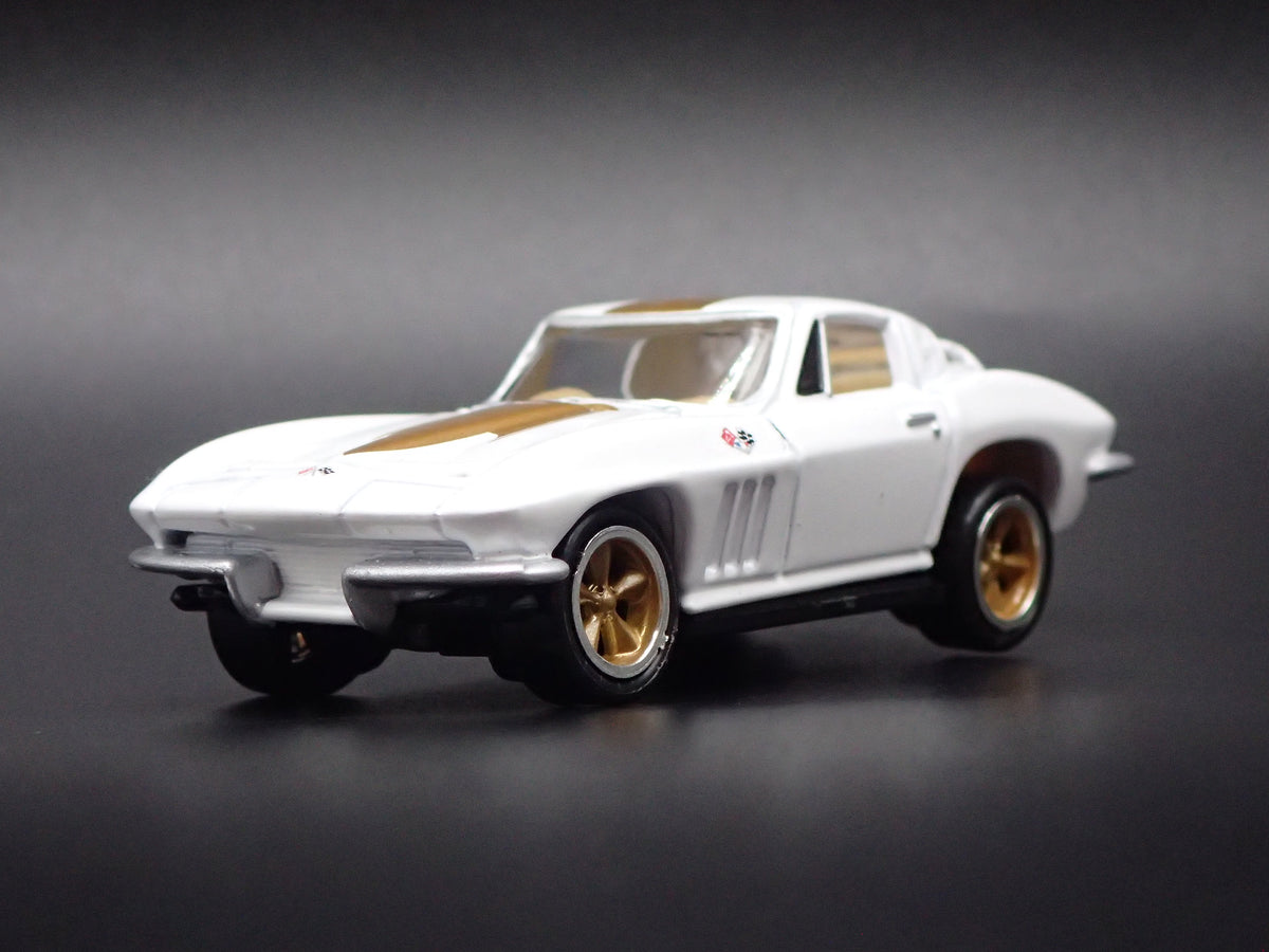 1965 65 CHEVY CHEVROLET CORVETTE WHITE 1:64 SCALE DIORAMA DIECAST MODEL CAR