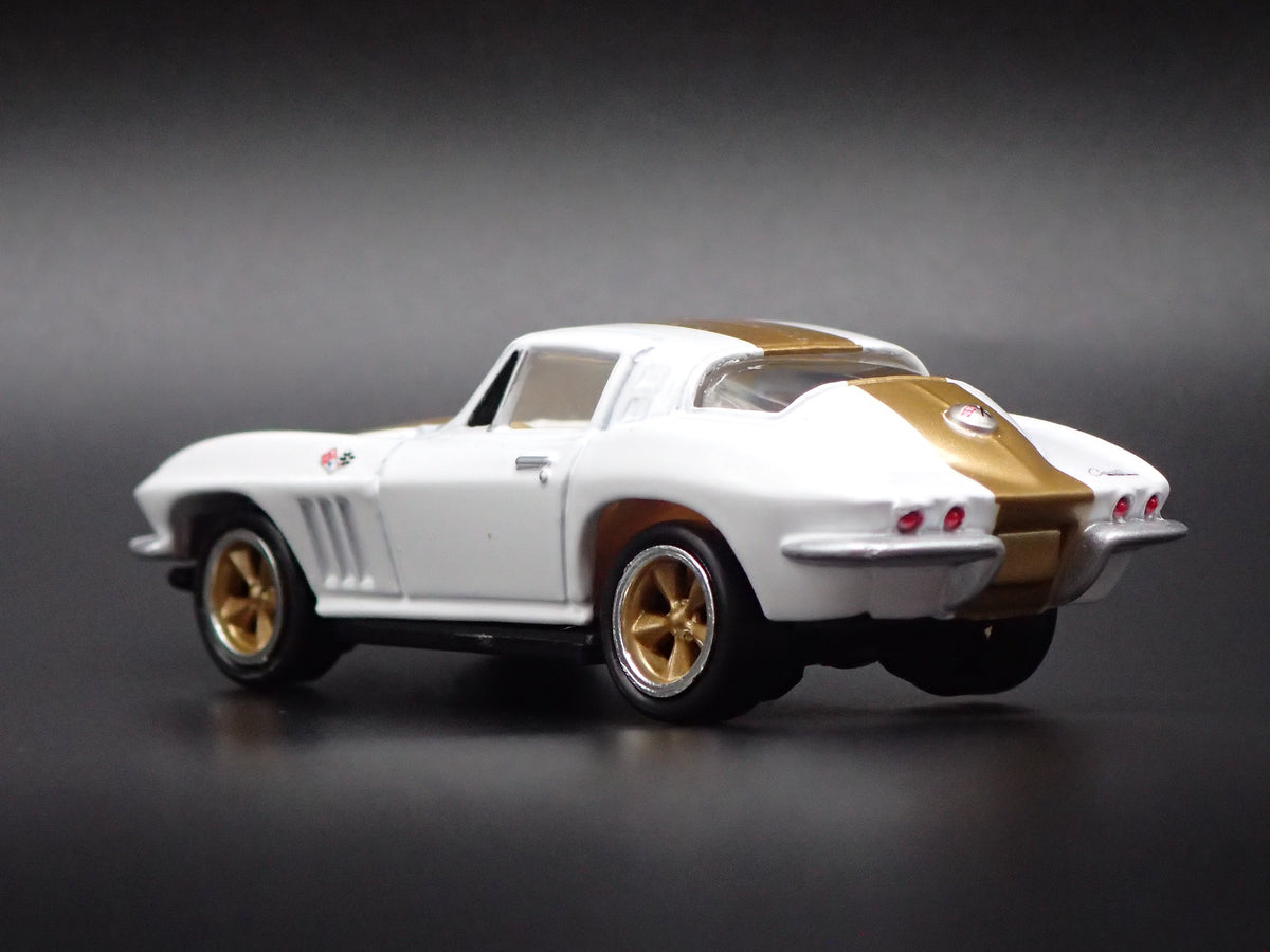 1965 65 CHEVY CHEVROLET CORVETTE WHITE 1:64 SCALE DIORAMA DIECAST MODEL CAR