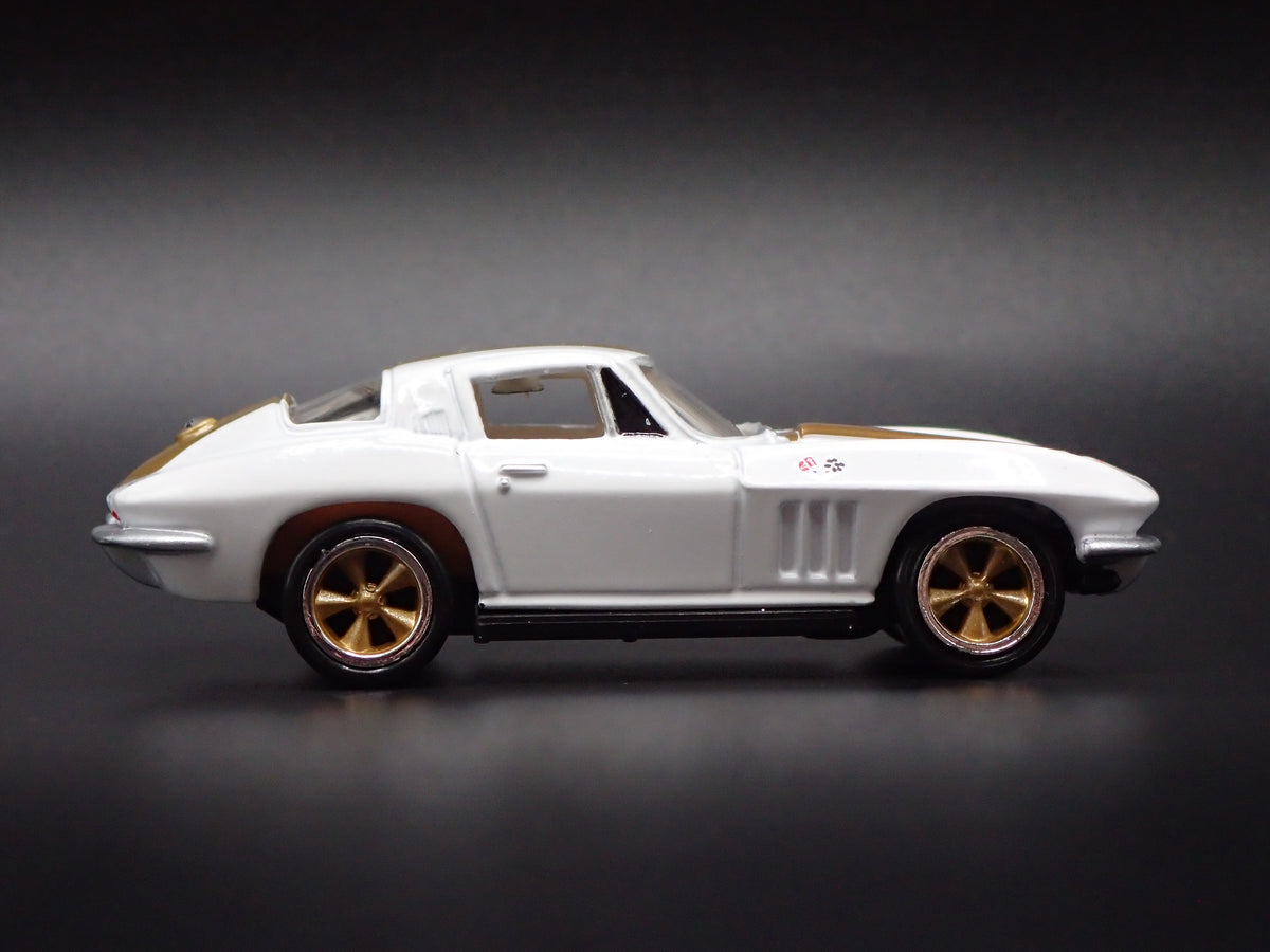1965 65 CHEVY CHEVROLET CORVETTE WHITE 1:64 SCALE DIORAMA DIECAST MODEL CAR