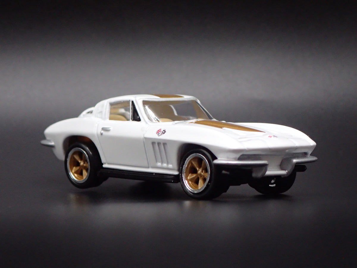 1965 65 CHEVY CHEVROLET CORVETTE WHITE 1:64 SCALE DIORAMA DIECAST MODEL CAR