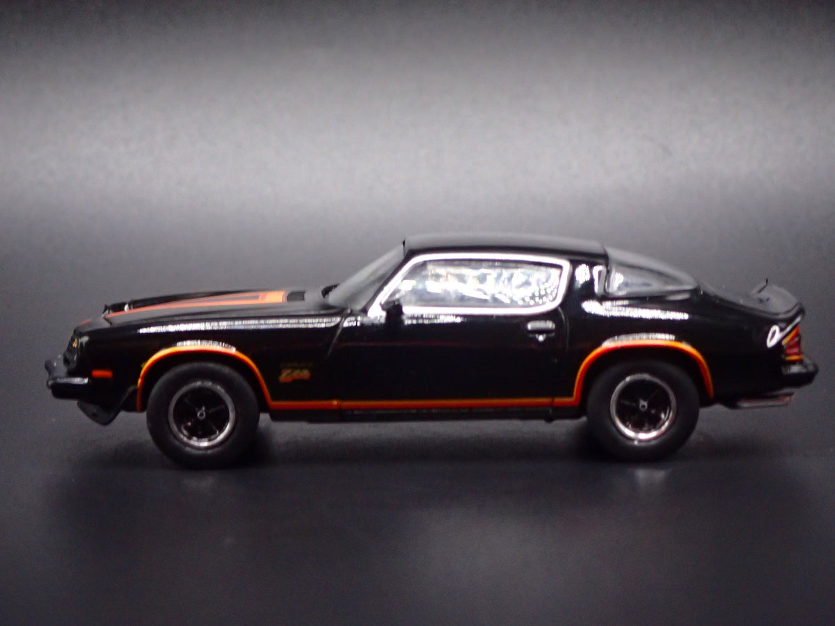 1977 77 CHEVY CHEVROLET CAMARO Z28 BLACK 1:64 SCALE DIORAMA DIECAST MODEL CAR