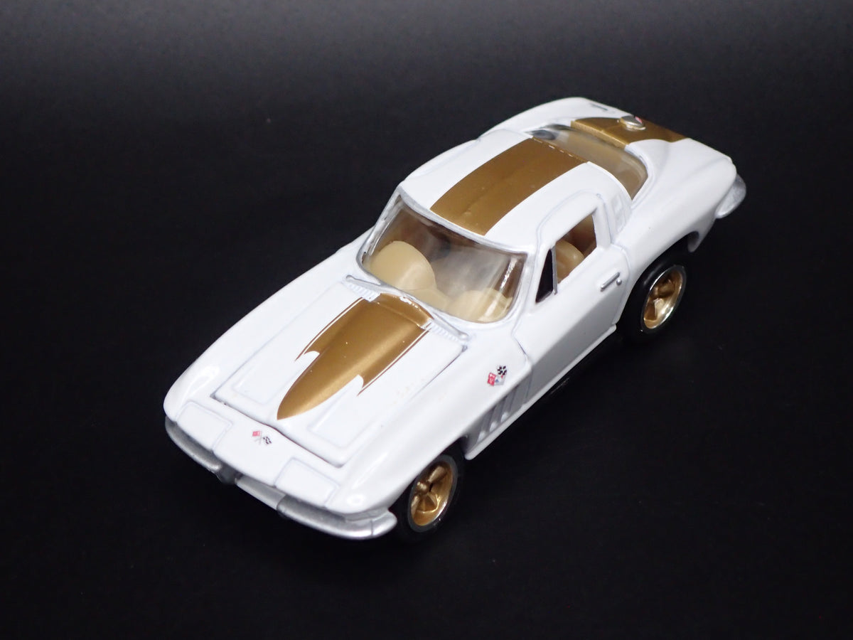1965 65 CHEVY CHEVROLET CORVETTE WHITE 1:64 SCALE DIORAMA DIECAST MODEL CAR