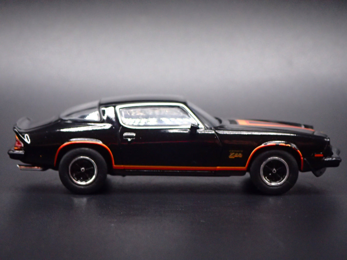 1977 77 CHEVY CHEVROLET CAMARO Z28 BLACK 1:64 SCALE DIORAMA DIECAST MODEL CAR
