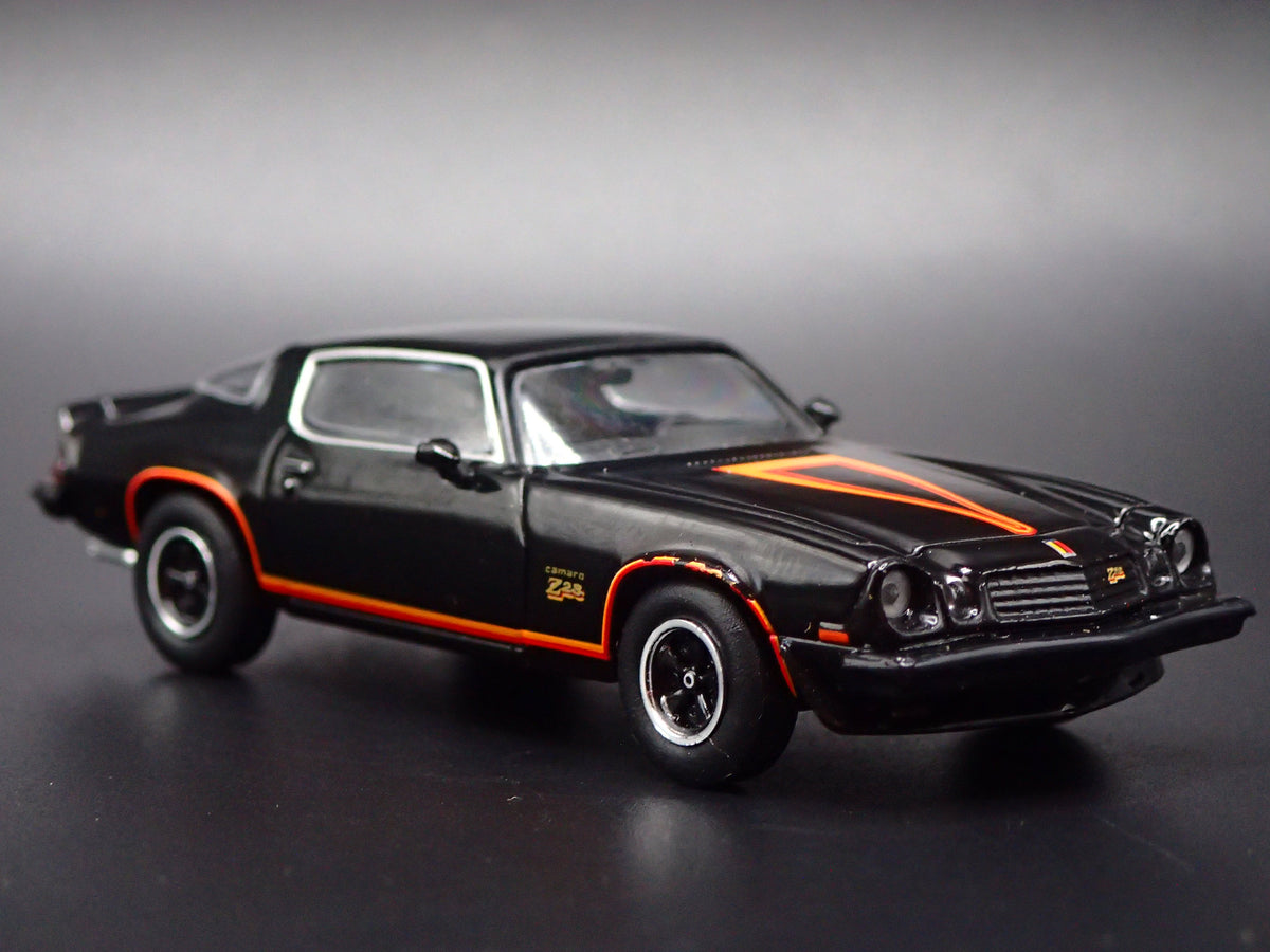 1977 77 CHEVY CHEVROLET CAMARO Z28 BLACK 1:64 SCALE DIORAMA DIECAST MODEL CAR