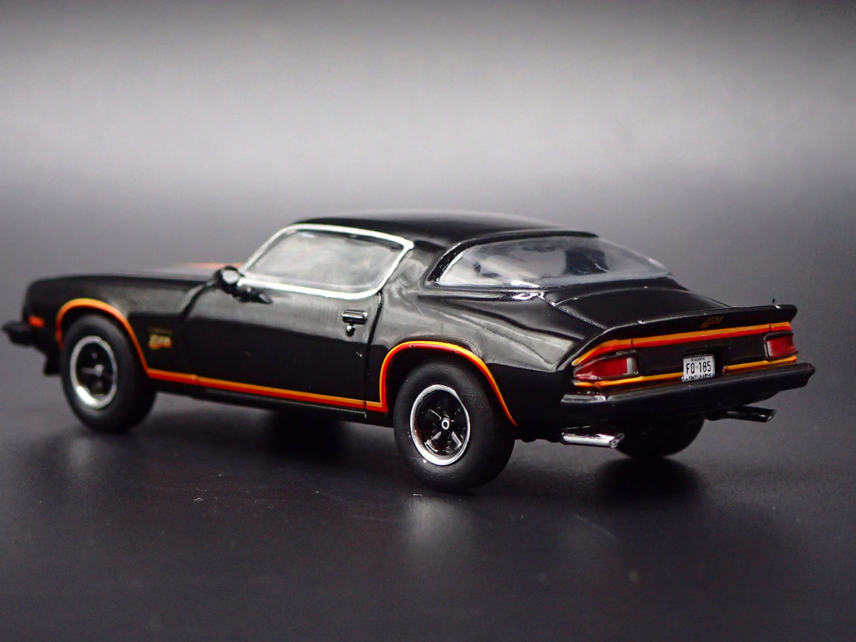 1977 77 CHEVY CHEVROLET CAMARO Z28 BLACK 1:64 SCALE DIORAMA DIECAST MODEL CAR