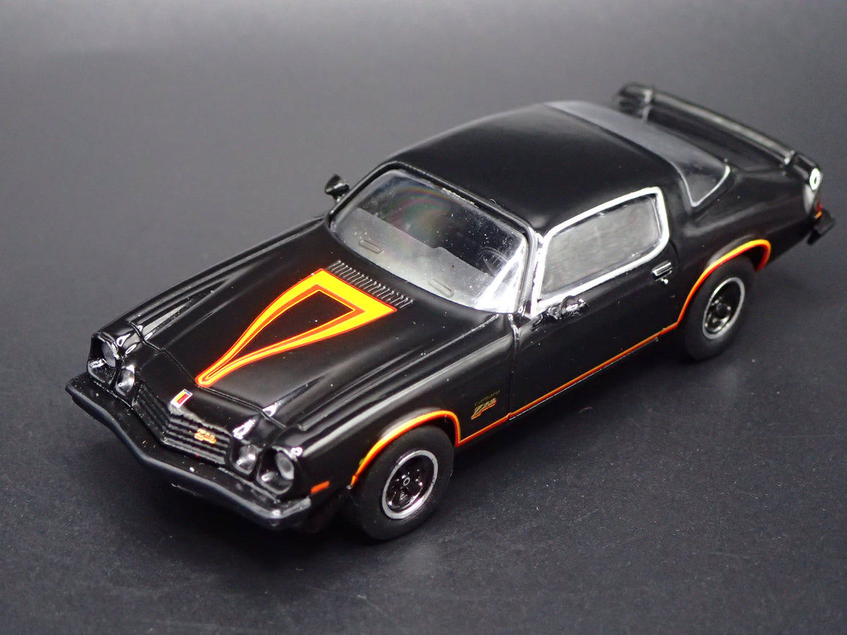 1977 77 CHEVY CHEVROLET CAMARO Z28 BLACK 1:64 SCALE DIORAMA DIECAST MODEL CAR