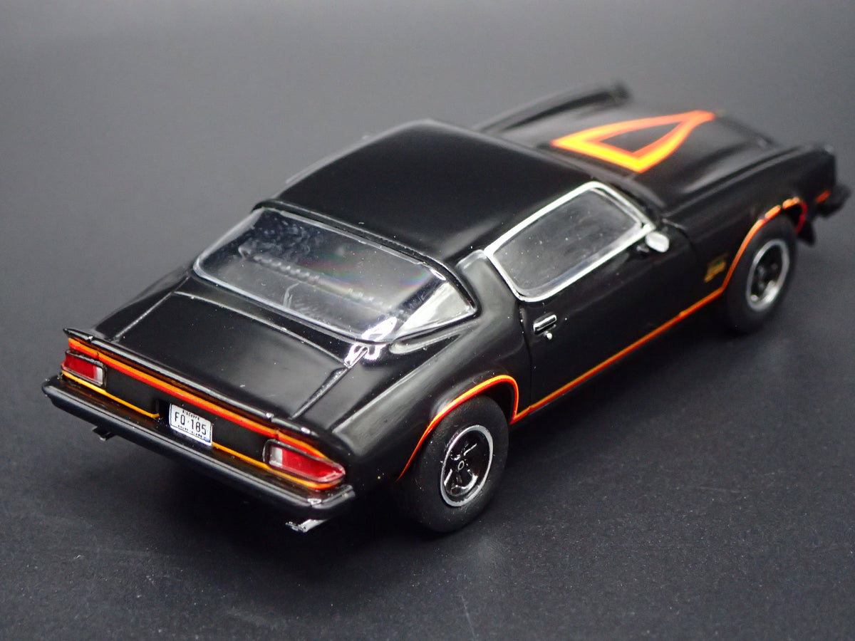 1977 77 CHEVY CHEVROLET CAMARO Z28 BLACK 1:64 SCALE DIORAMA DIECAST MODEL CAR