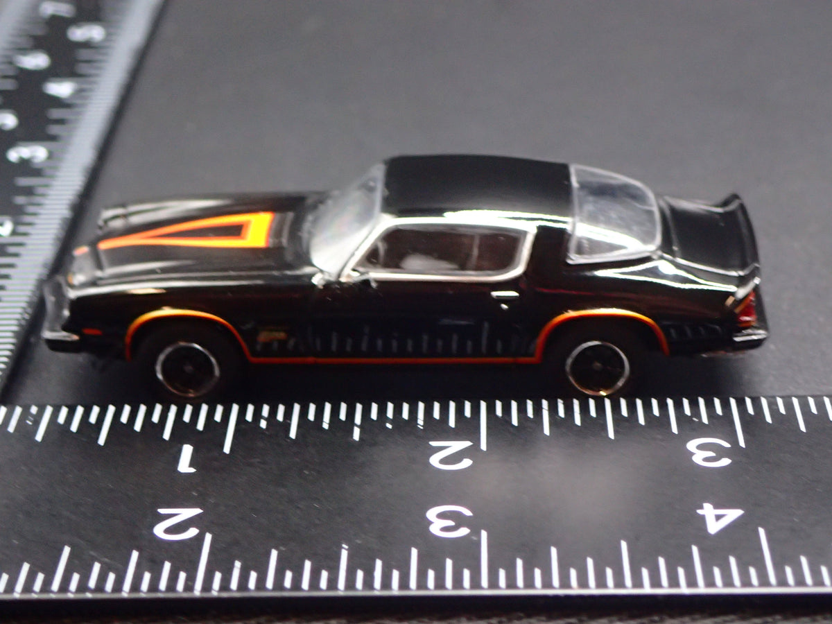 1977 77 CHEVY CHEVROLET CAMARO Z28 BLACK 1:64 SCALE DIORAMA DIECAST MODEL CAR