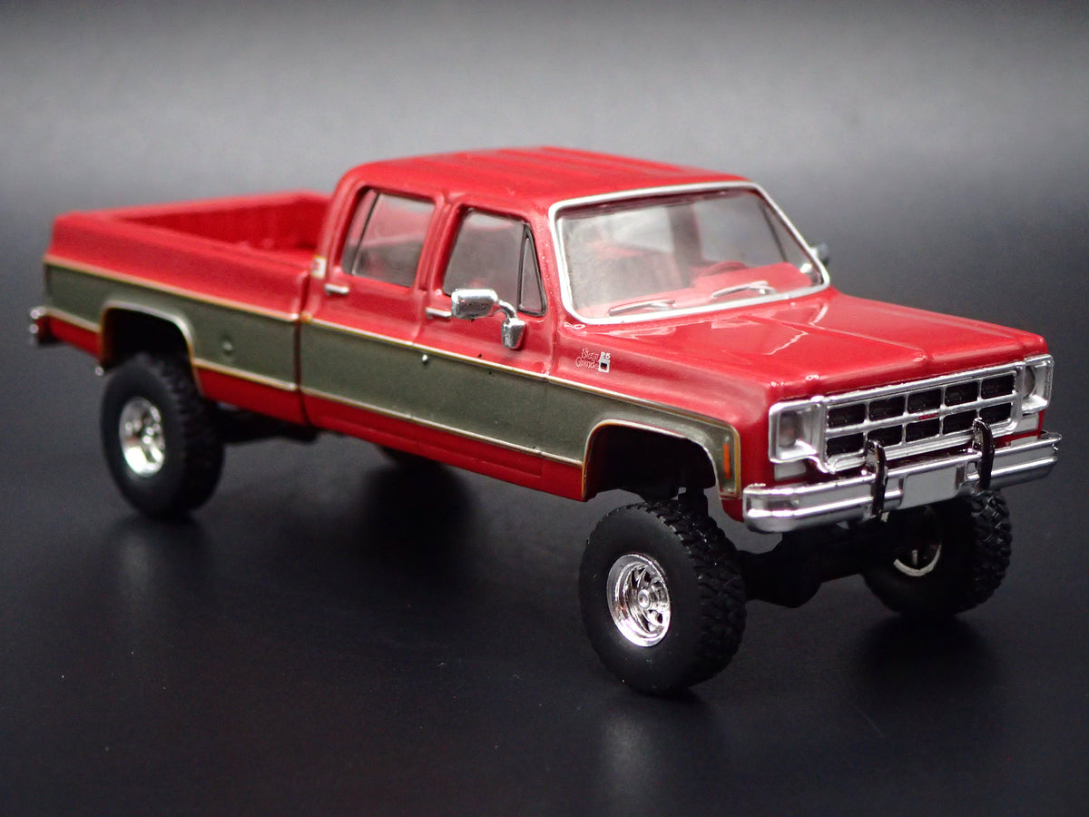 1977 77 GMC SIERRA CLASSIC K2500 CREW CAB TRUCK SQUAREBODY 1/64 SCALE DIECAST CAR