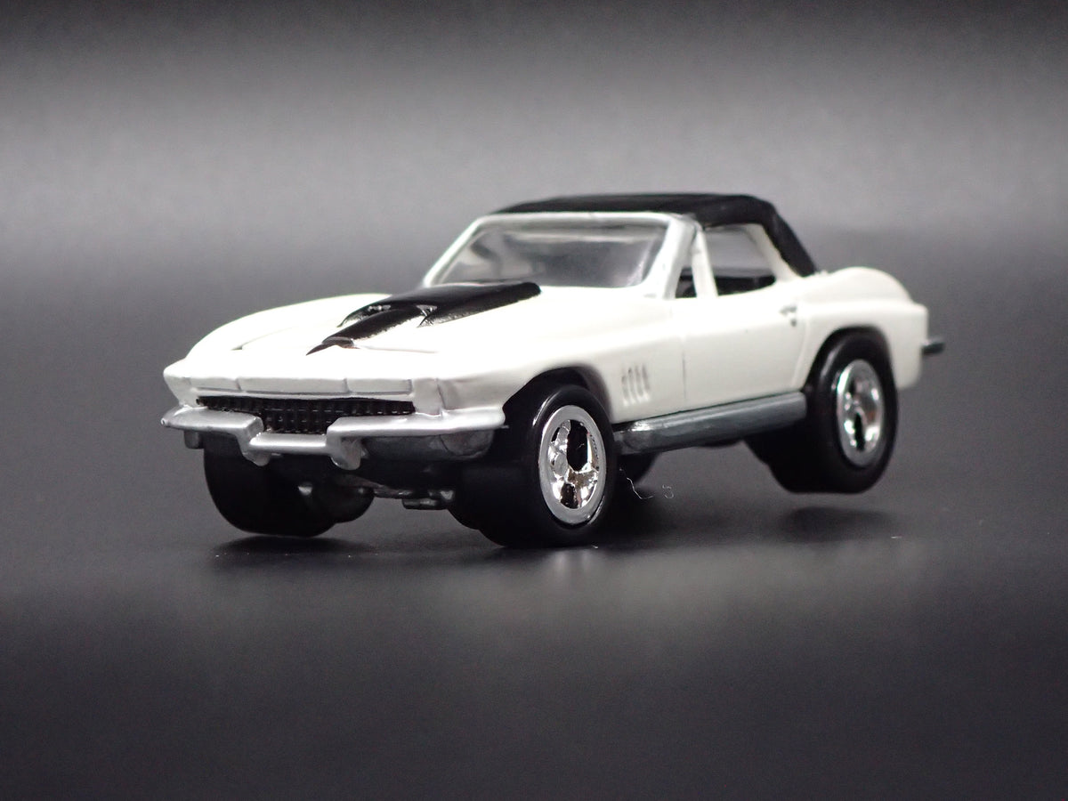 1967 67 CHEVY CHEVROLET CORVETTE ROADSTER 1/64 SCALE DIORAMA DIECAST MODEL CAR
