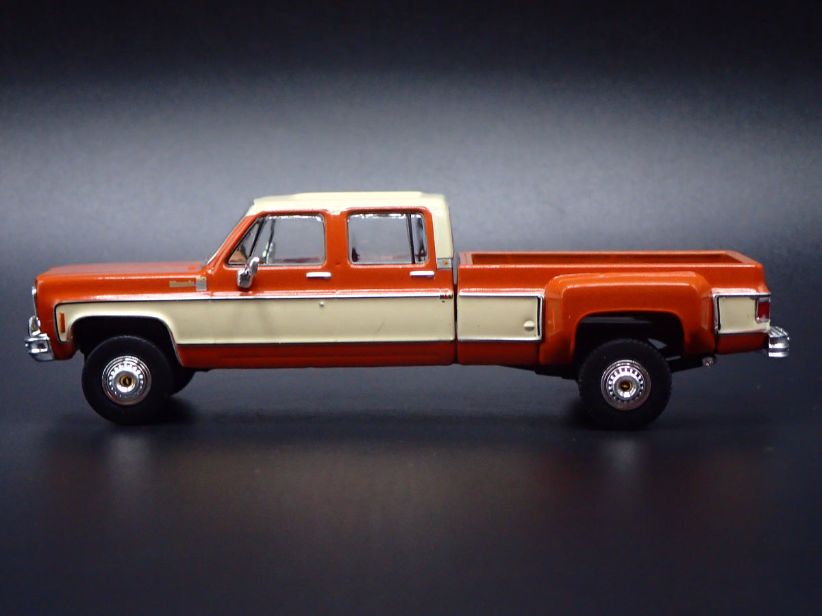 1975 75 CHEVY CHEVROLET K30 CREW CAB DUALLY 1:64 SCALE DIORAMA DIECAST MODEL CAR