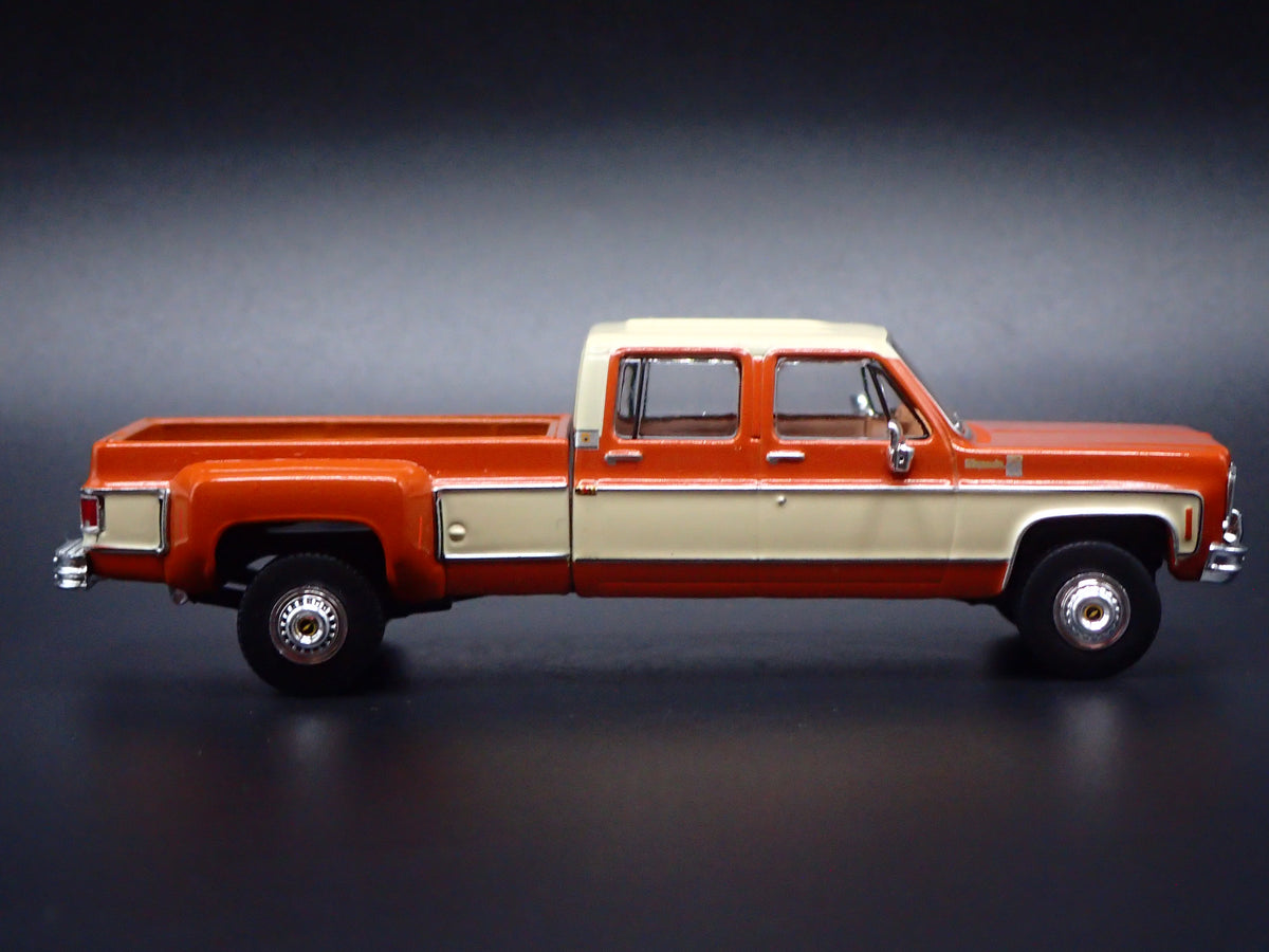 1975 75 CHEVY CHEVROLET K30 CREW CAB DUALLY 1:64 SCALE DIORAMA DIECAST MODEL CAR