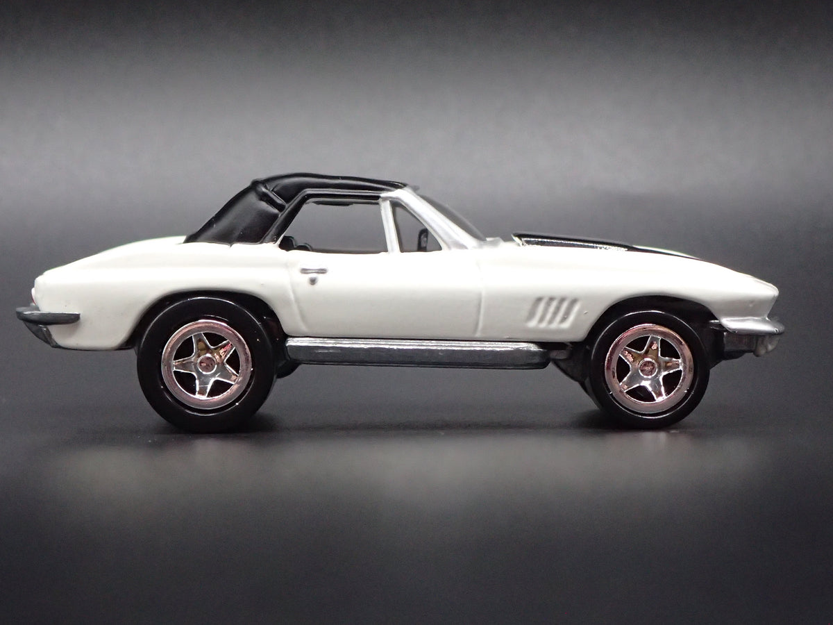 1967 67 CHEVY CHEVROLET CORVETTE ROADSTER 1/64 SCALE DIORAMA DIECAST MODEL CAR
