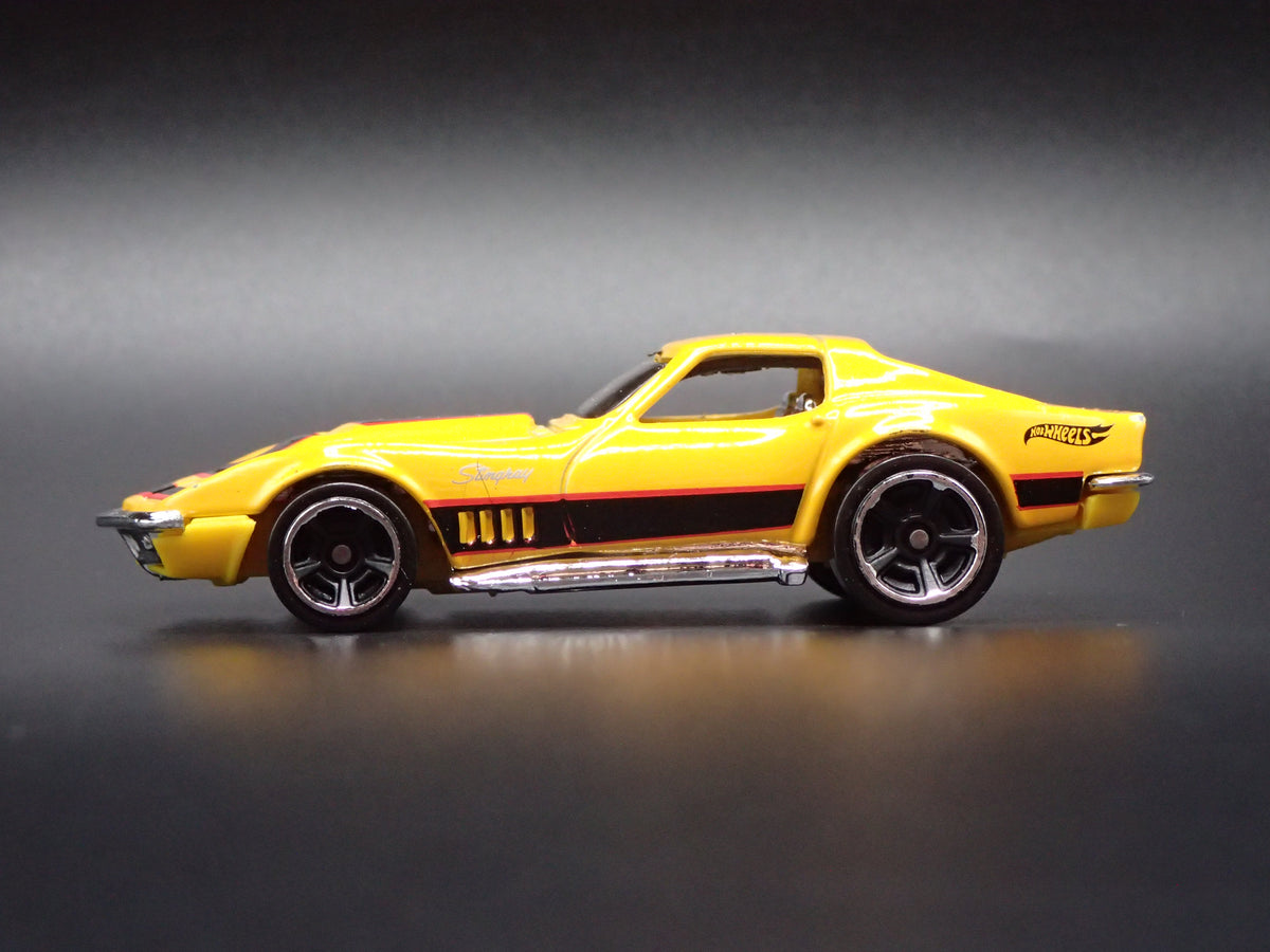 1969 69 CHEVY CHEVROLET CORVETTE YELLOW 1:64 SCALE DIORAMA DIECAST MODEL CAR