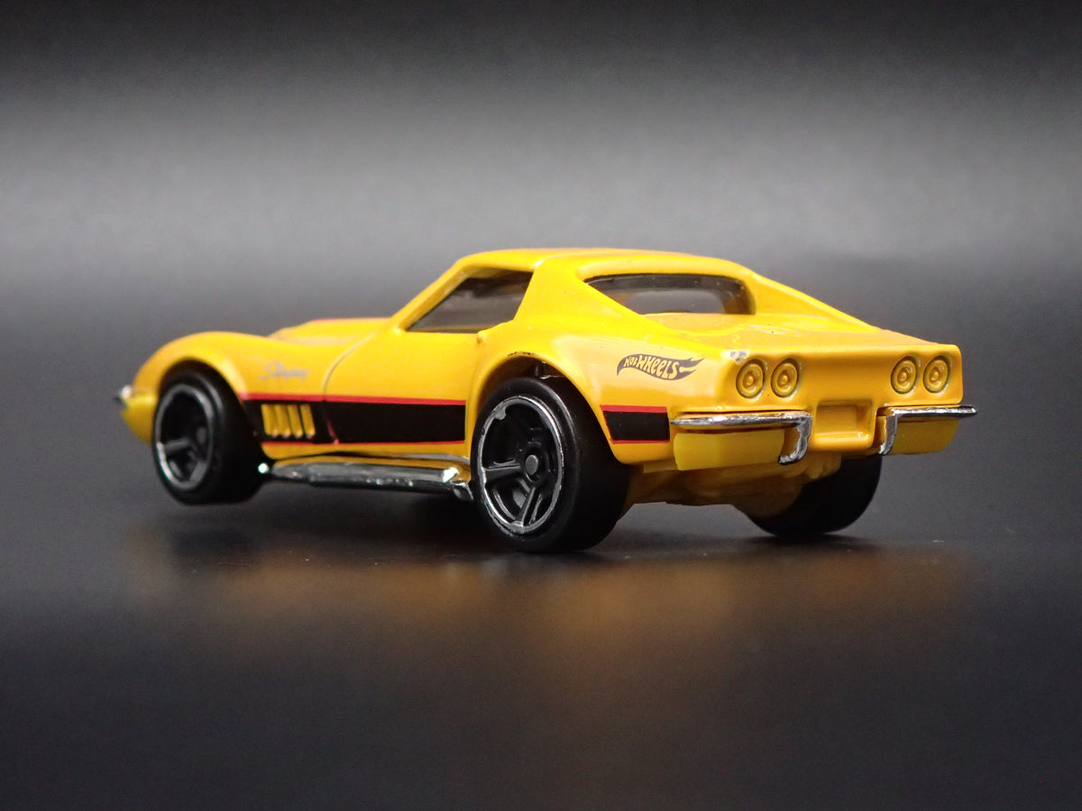 1969 69 CHEVY CHEVROLET CORVETTE YELLOW 1:64 SCALE DIORAMA DIECAST MODEL CAR
