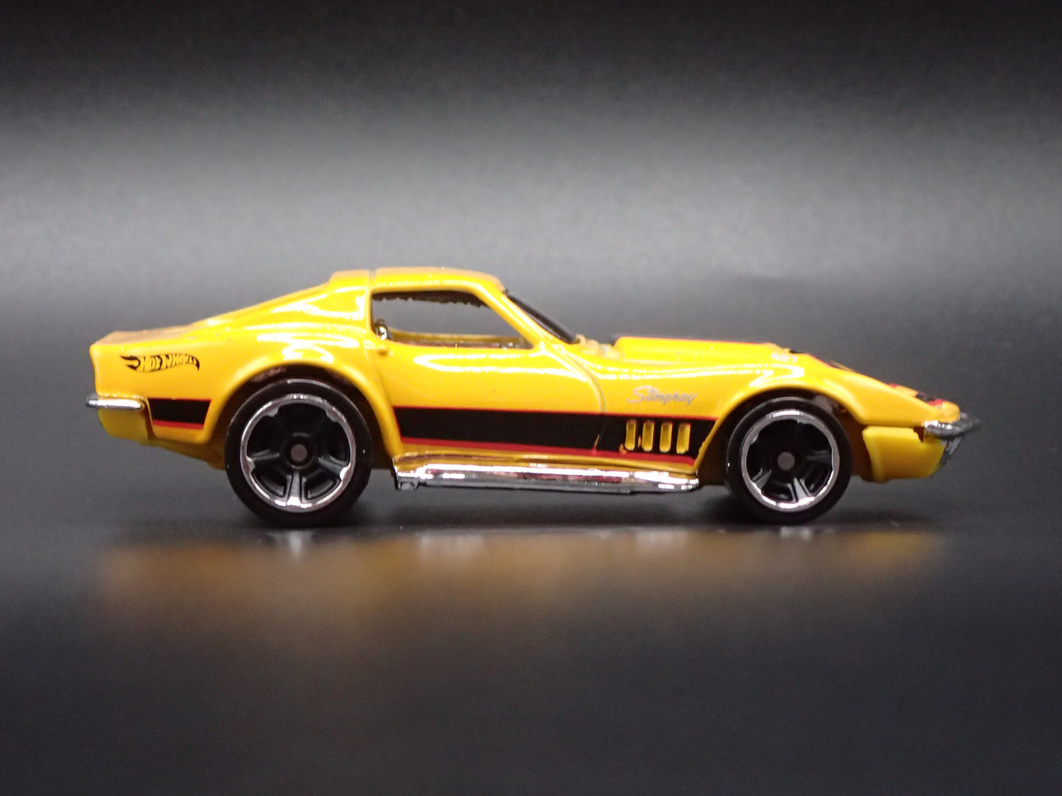 1969 69 CHEVY CHEVROLET CORVETTE YELLOW 1:64 SCALE DIORAMA DIECAST MODEL CAR