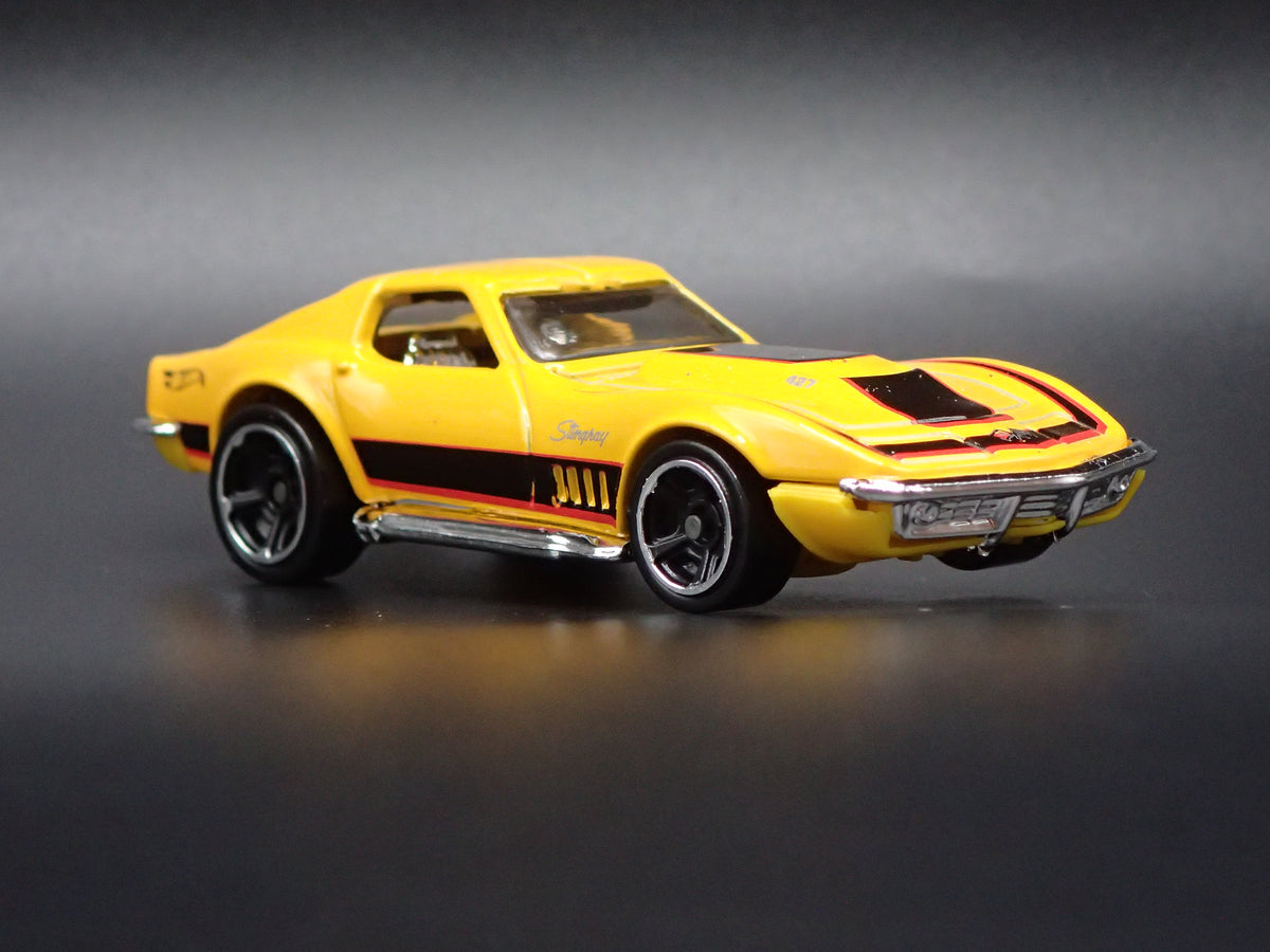 1969 69 CHEVY CHEVROLET CORVETTE YELLOW 1:64 SCALE DIORAMA DIECAST MODEL CAR