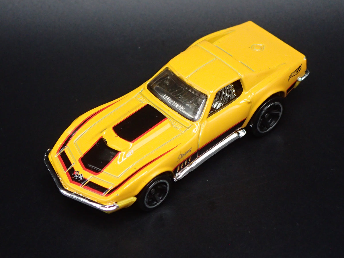 1969 69 CHEVY CHEVROLET CORVETTE YELLOW 1:64 SCALE DIORAMA DIECAST MODEL CAR