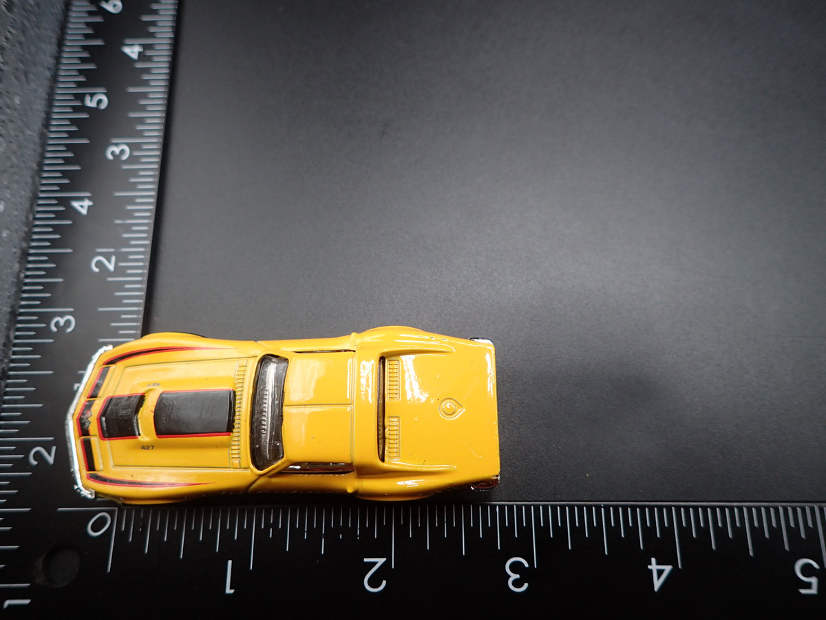 1969 69 CHEVY CHEVROLET CORVETTE YELLOW 1:64 SCALE DIORAMA DIECAST MODEL CAR